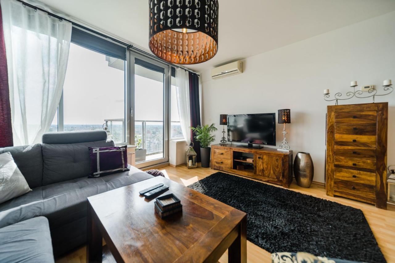 Comfy Condo On The 20Th Floor & Free Parking ブラチスラヴァ エクステリア 写真