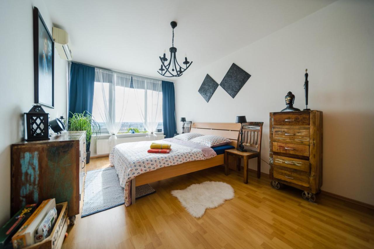 Comfy Condo On The 20Th Floor & Free Parking ブラチスラヴァ エクステリア 写真