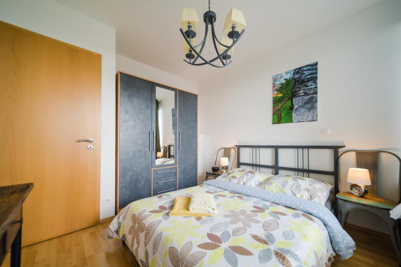 Comfy Condo On The 20Th Floor & Free Parking ブラチスラヴァ エクステリア 写真