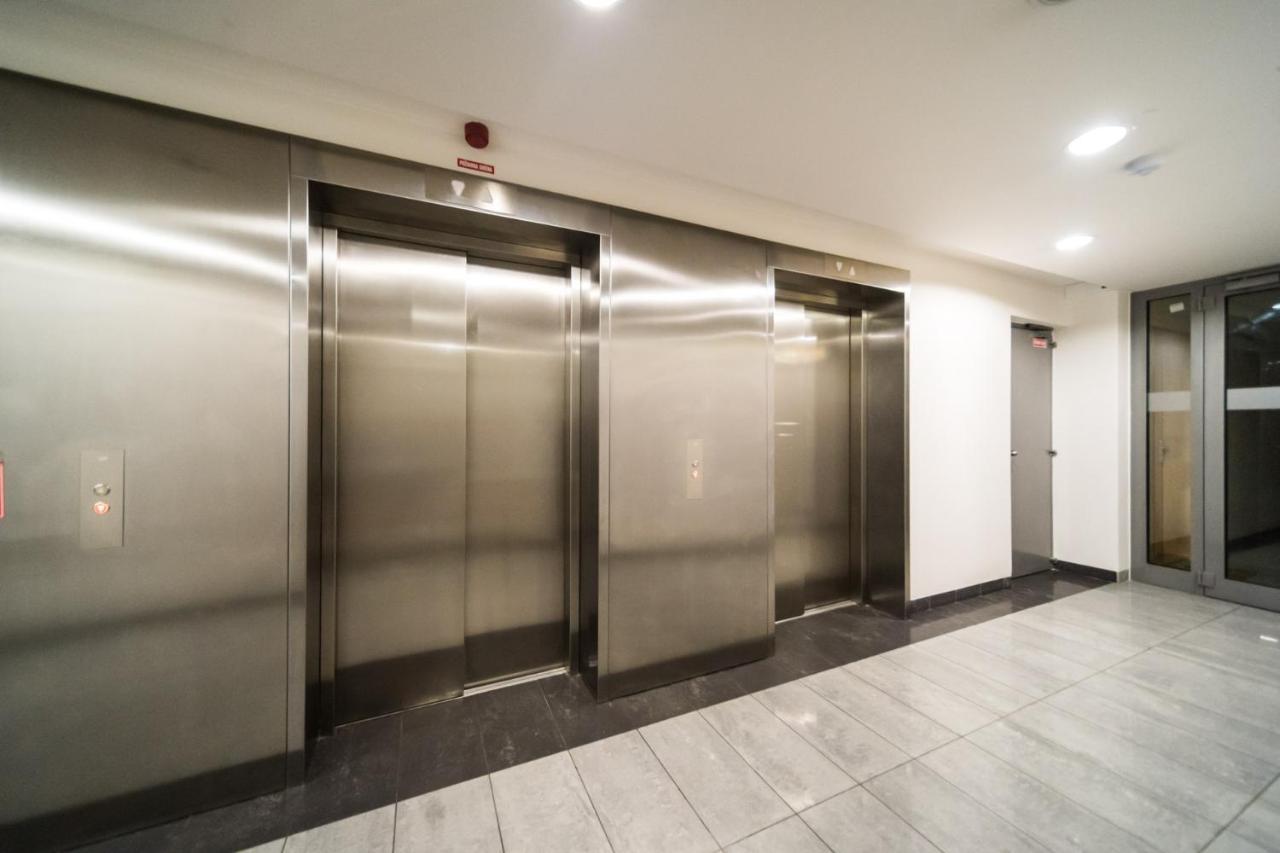 Comfy Condo On The 20Th Floor & Free Parking ブラチスラヴァ エクステリア 写真