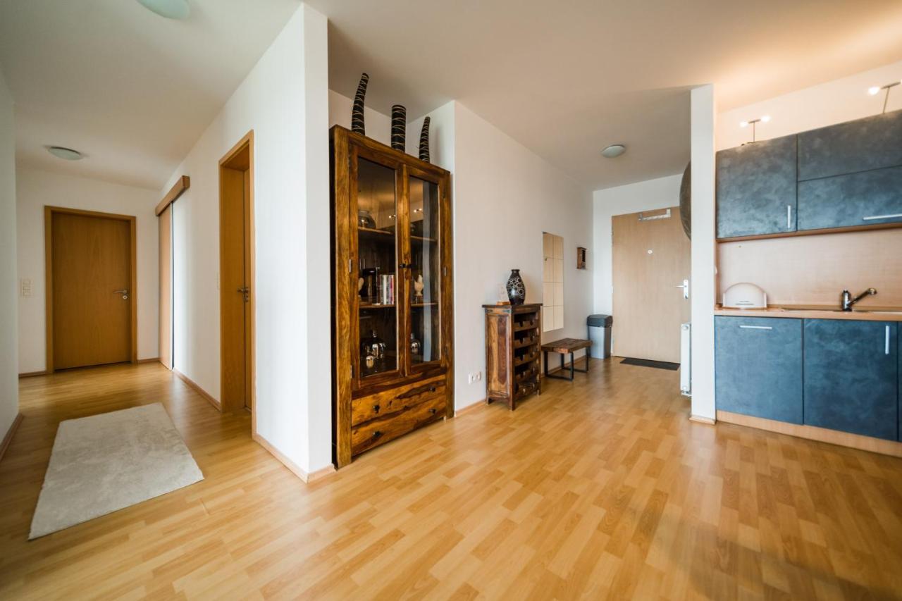 Comfy Condo On The 20Th Floor & Free Parking ブラチスラヴァ エクステリア 写真