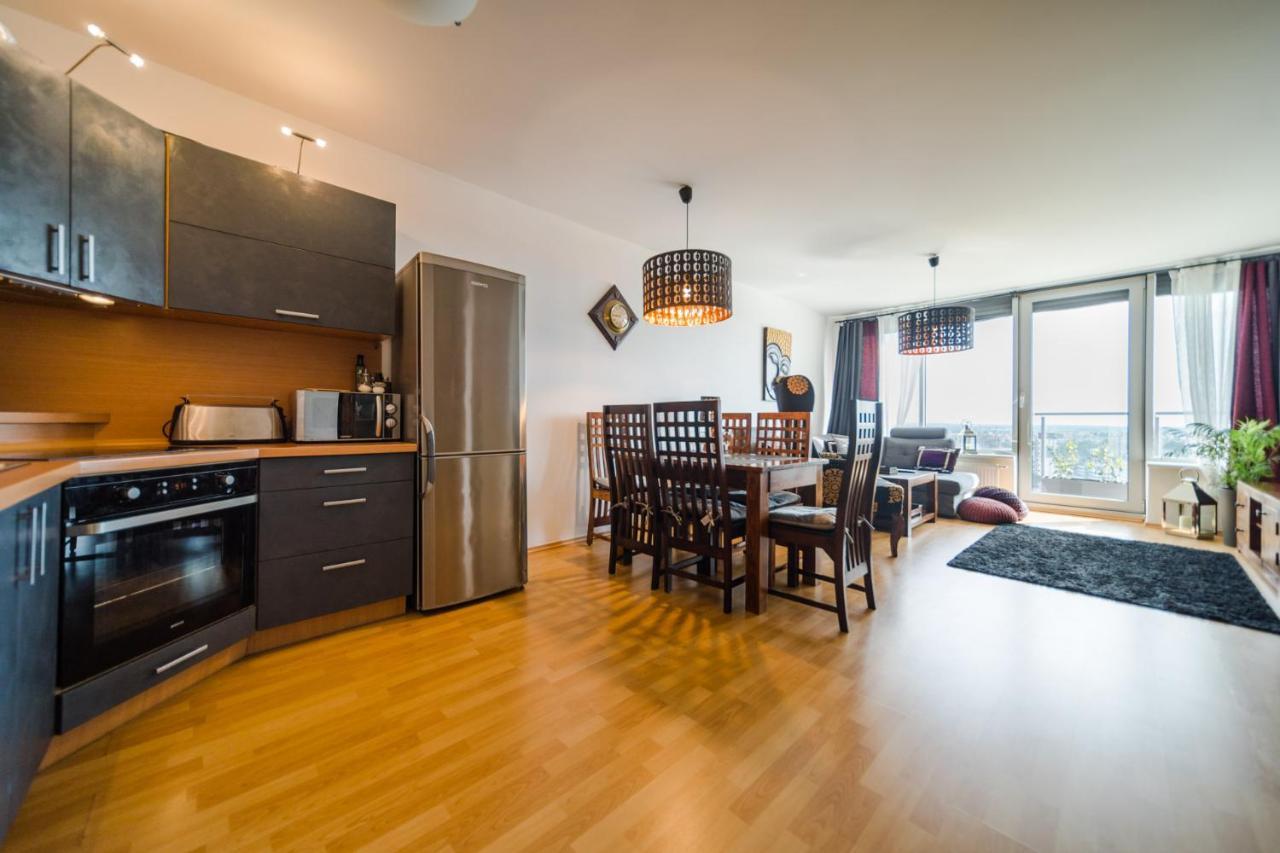 Comfy Condo On The 20Th Floor & Free Parking ブラチスラヴァ エクステリア 写真